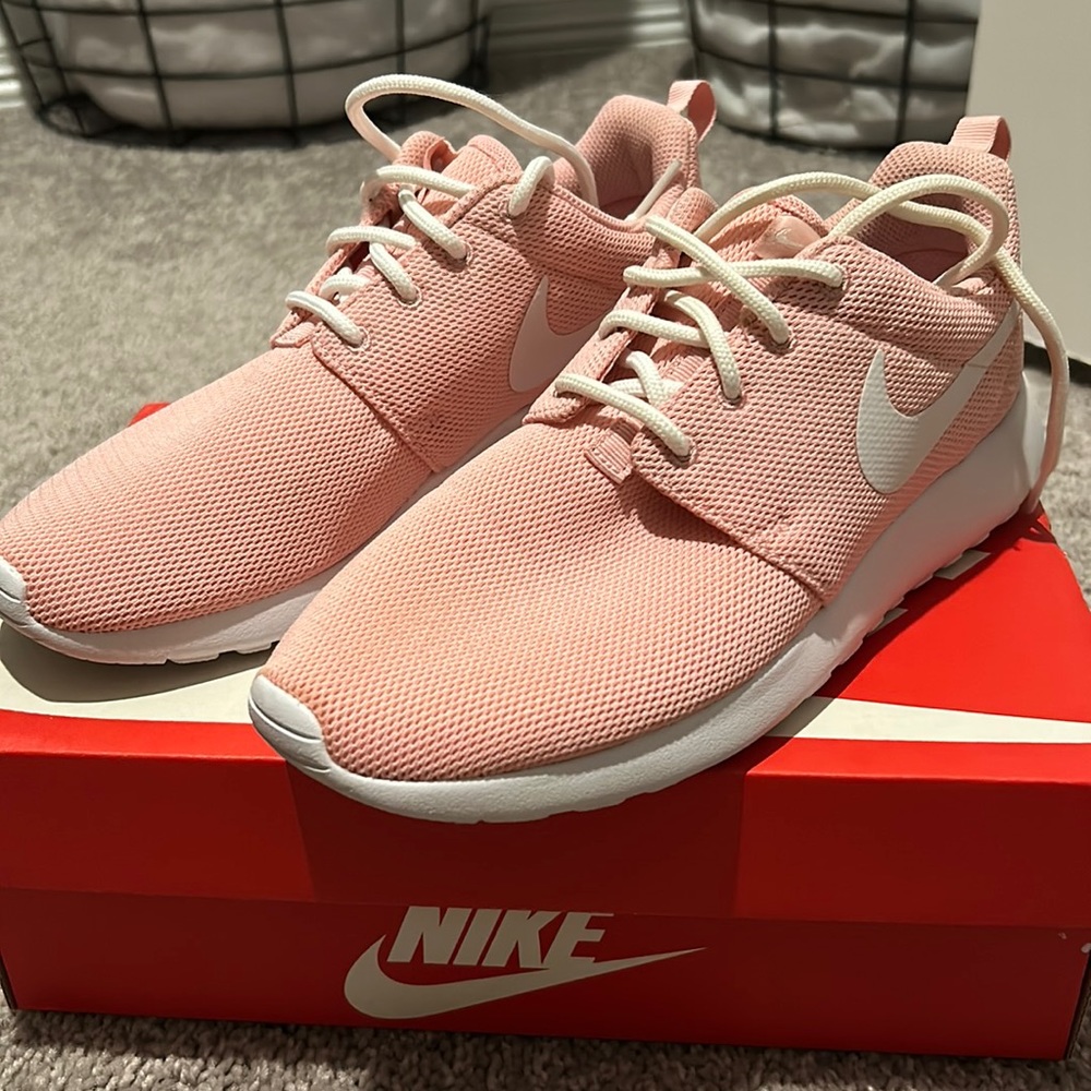 Nike Roshe One Pink